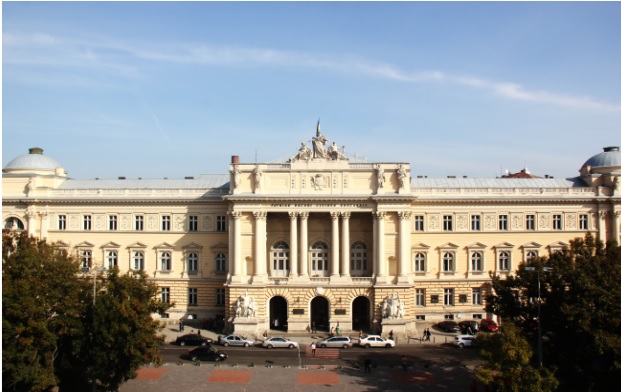budynek z kolumnami